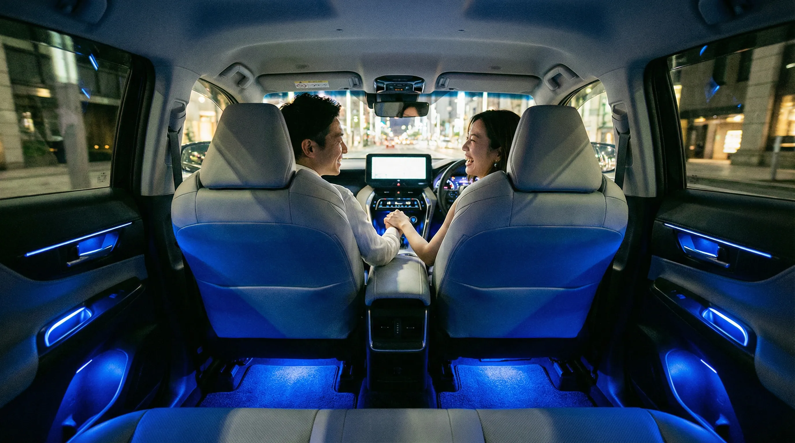 夜の街に佇むモデリスタ仕様のハリアー