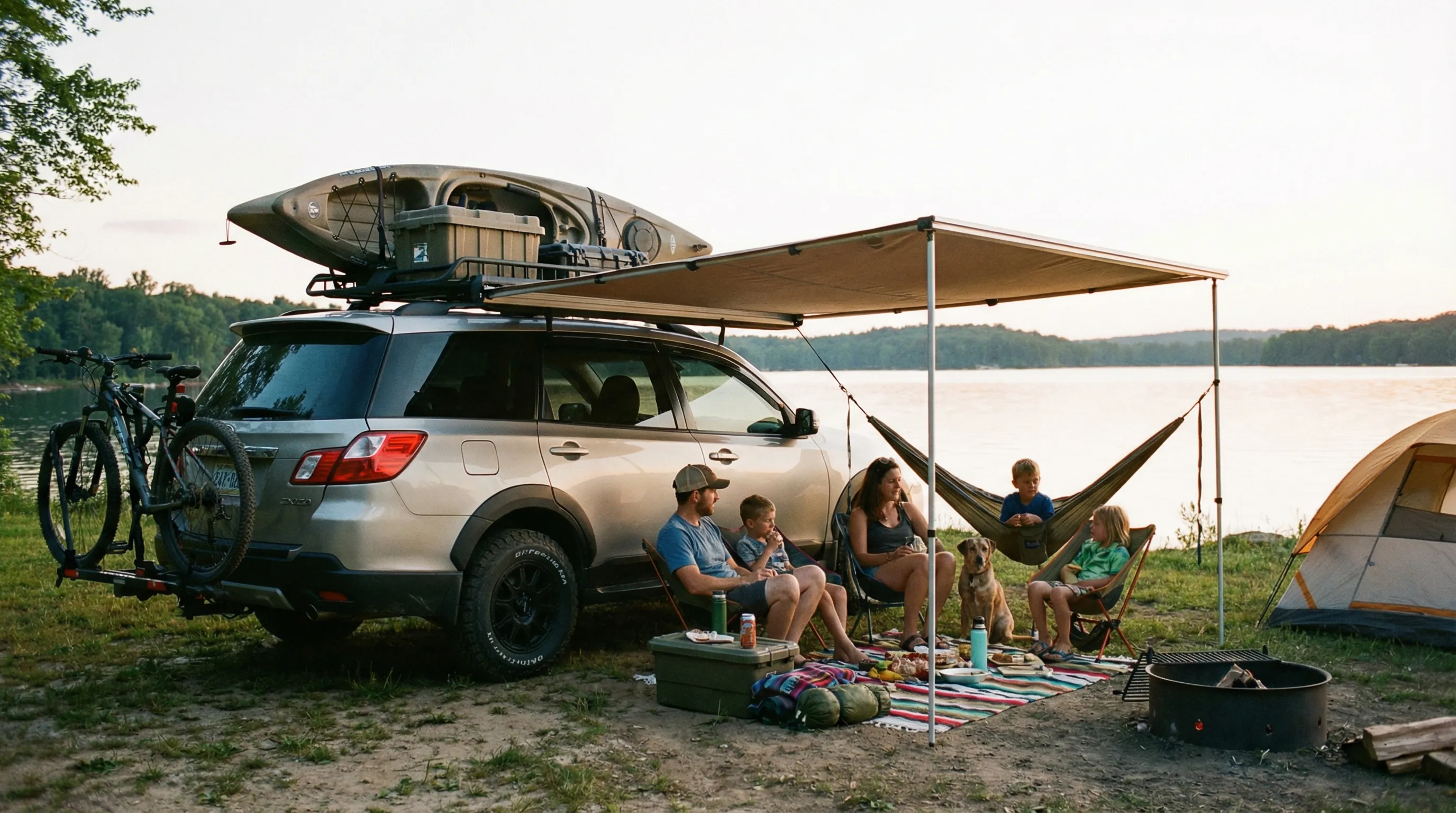 整備風景や商談スペースなど