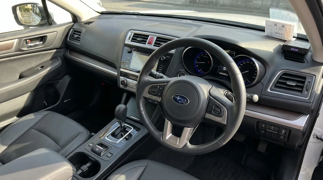 走行距離計（オドメーター）が100,000kmを超えているスバル車のメーターパネル